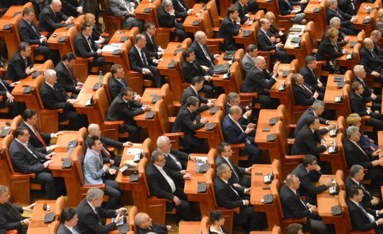 Camera Deputaţilor a adoptat OUG privind TVA split, cu mai multe modificări