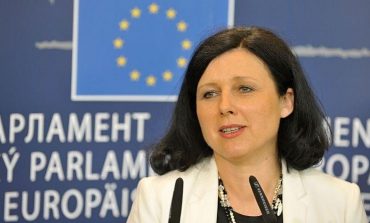 Comisia Europeană intenționează să condiționeze acordarea fondurilor europene de situaţia statului de drept