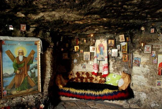 Noapte de pelerinaj și rugăciune la Peştera Sfântului Andrei din Dobrogea