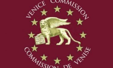 Îngrijorată de ordonanța referitoare la asociații și fundații, Comisia de la Veneția a trimis o delegație în România